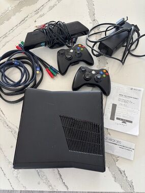 Sony XBOX 360 Plus 26 Games